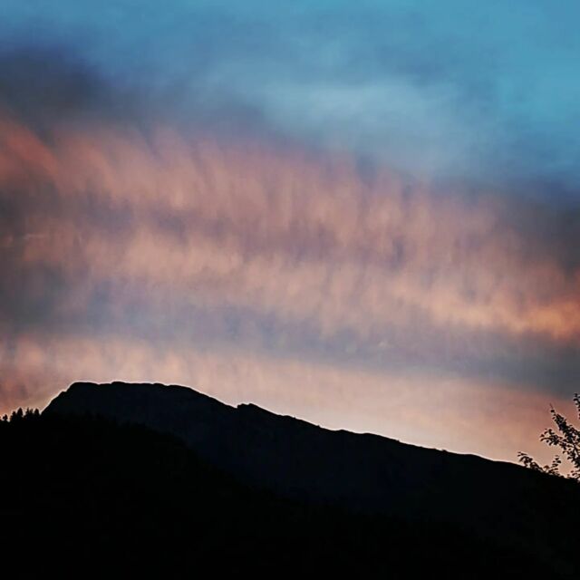 Layers over Nantaux this morning.#sunrise #chaletdesfleurs #autumnvibes #morzine #chaletholiday #mountainlife #mountains
